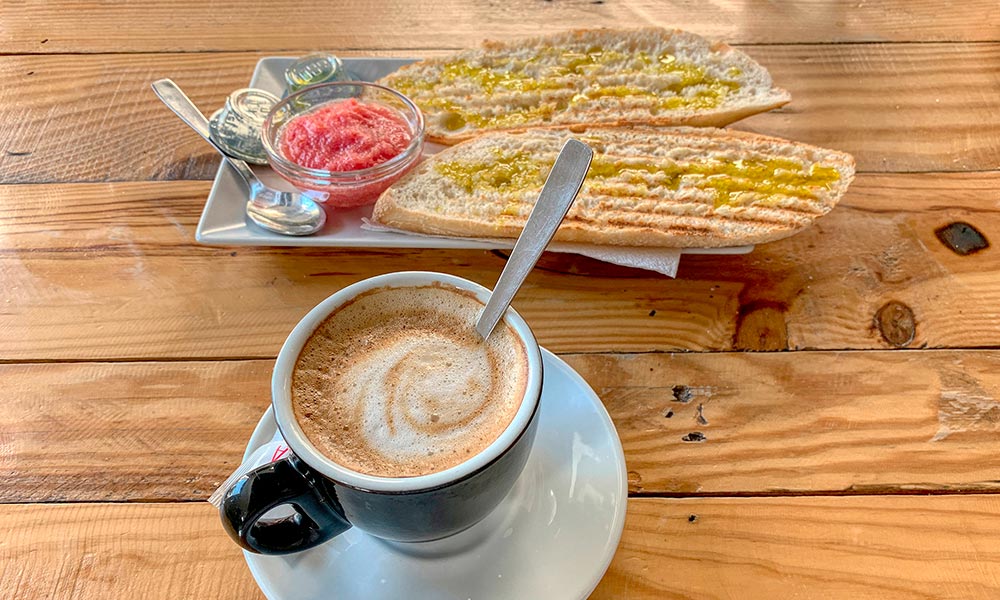 Tostada con café