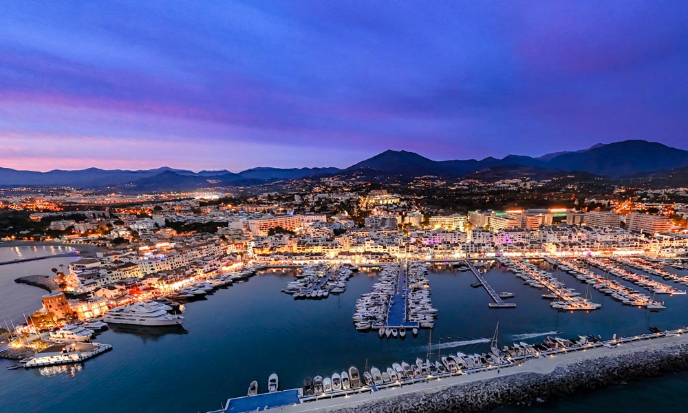 Marbella shopping - Puerto Banus at night