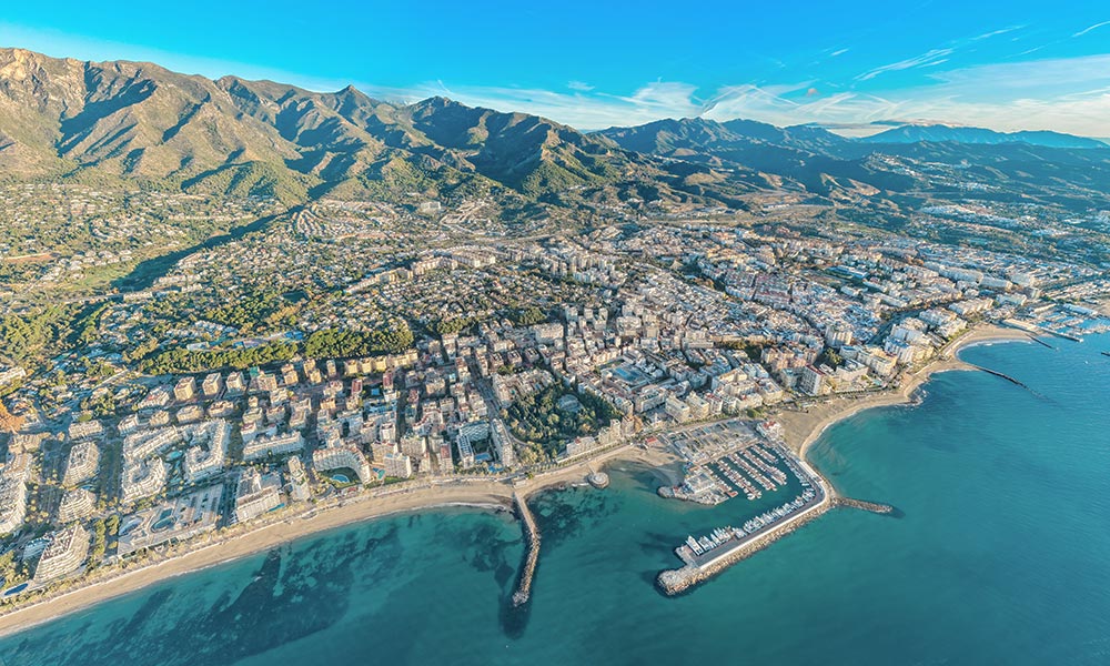 Vista panoramica de Marbella y su paseo
