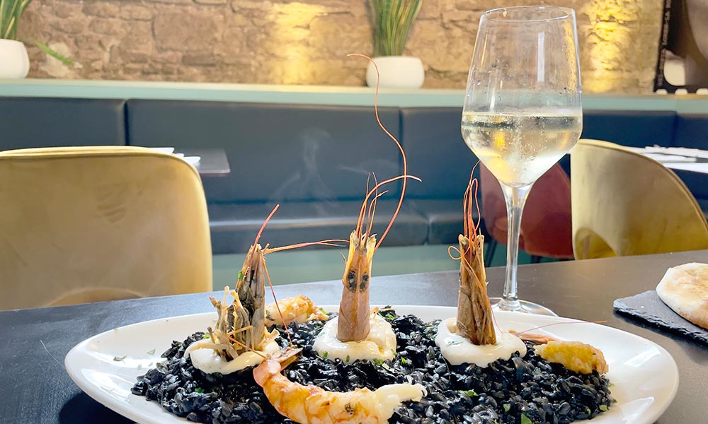 Black rice with prawns