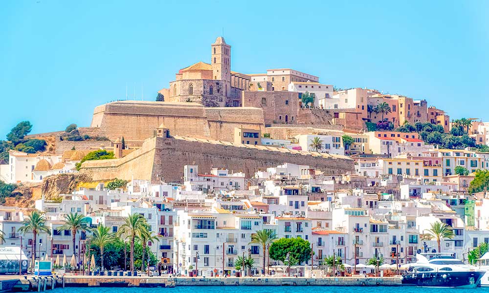 Discover Ibiza town - Crédito: Goran Vrhovac / Shutterstock.com
